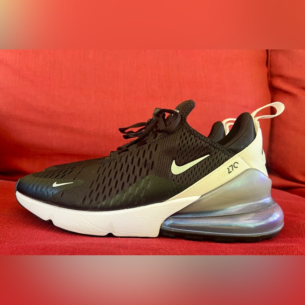 Nike Air 270 (Size 8.5)